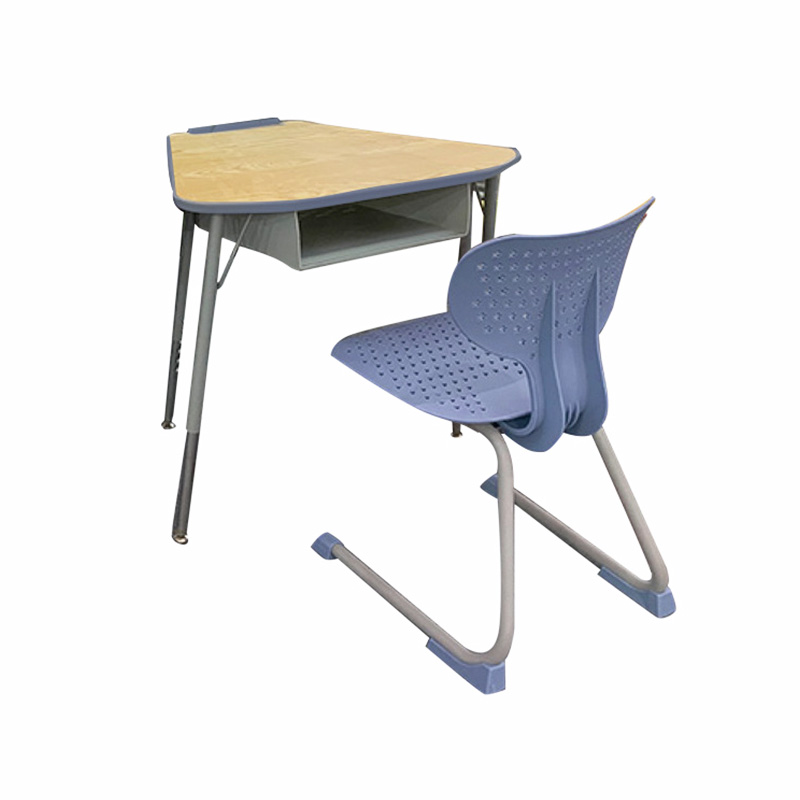 Desk and Chair Set Continues to Innovate